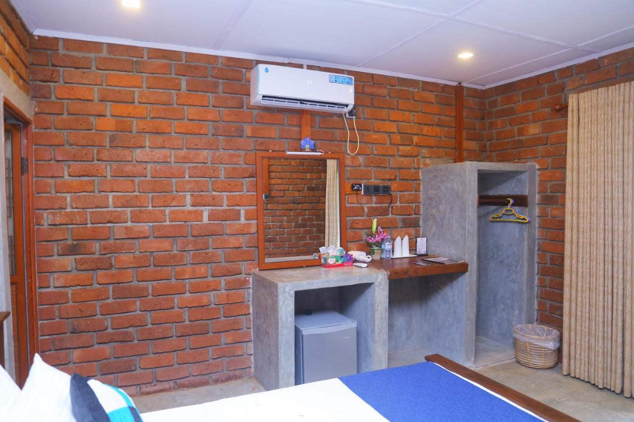 Click Hiriketiya Hotel Dickwella Exterior photo