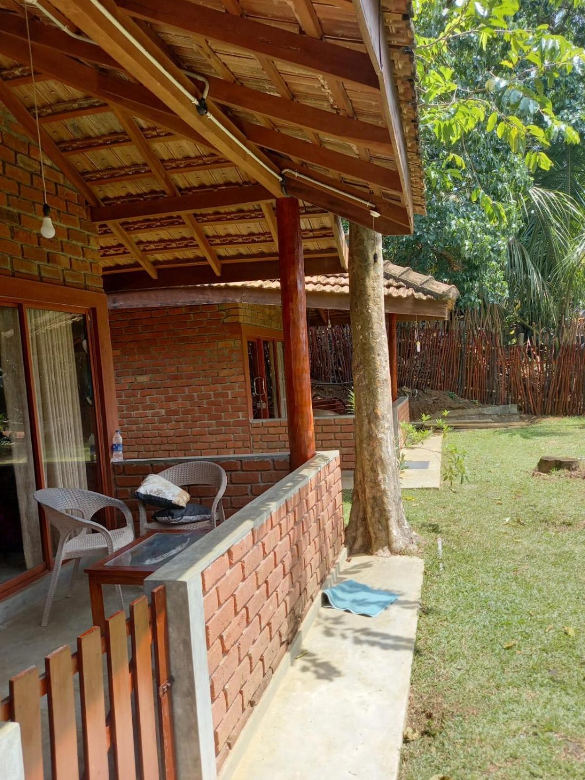 Click Hiriketiya Hotel Dickwella Exterior photo