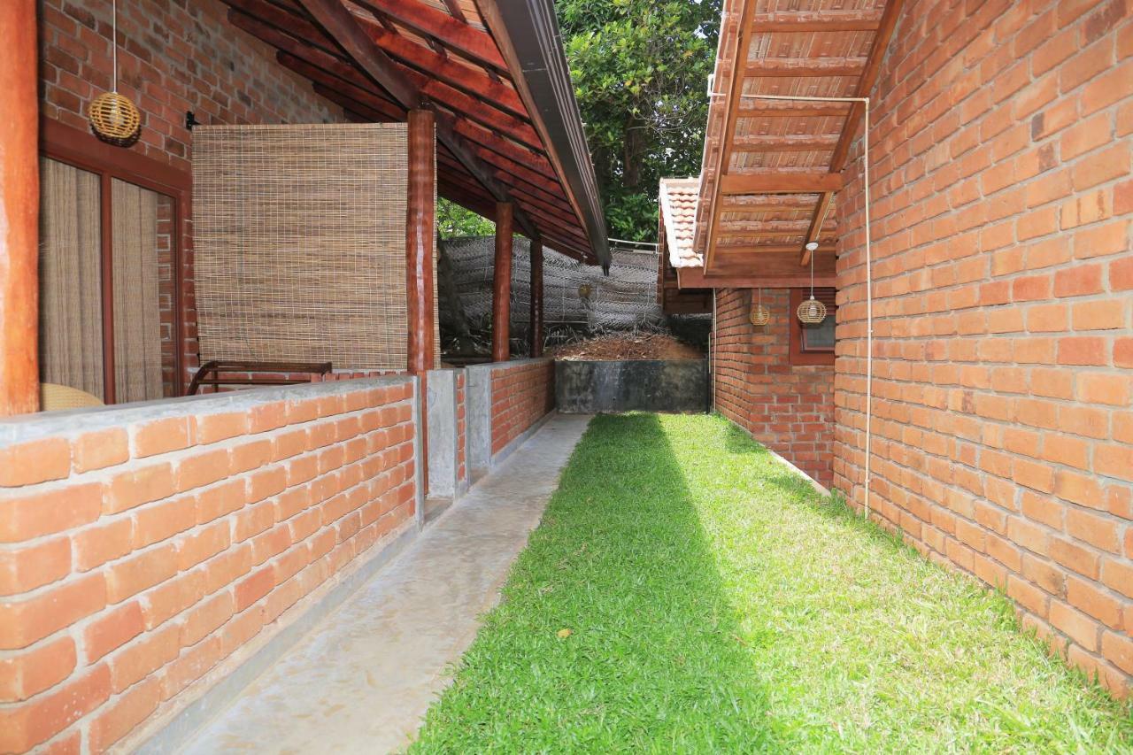 Click Hiriketiya Hotel Dickwella Exterior photo